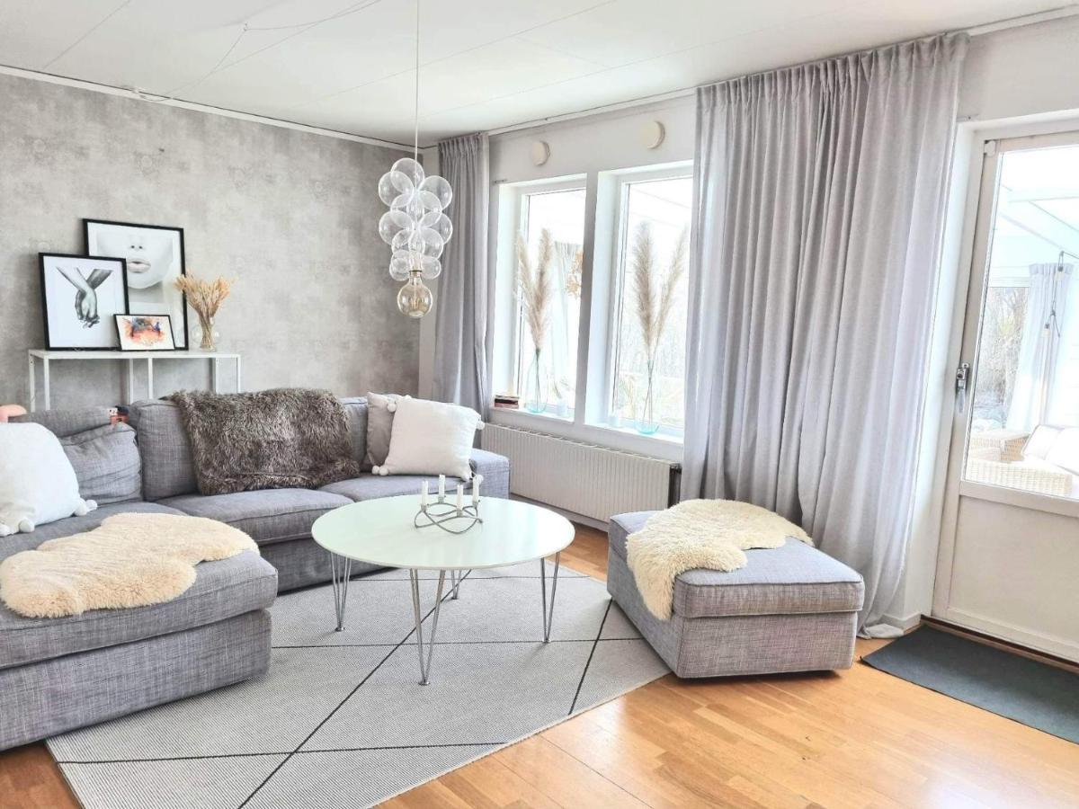 Hus I Lugnt Omrade, 15 Min Fran Oerebro Villa Vintrosa Exterior photo